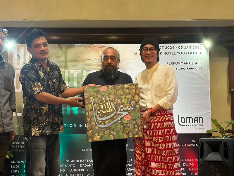 Uniknya Unconditional Loman Visual Art Exhibition and Bonsai 