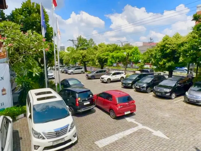 Parkir Lega & Aman: Kenyamanan Anda Prioritas Kami di Loman Park Hotel Yogyakarta