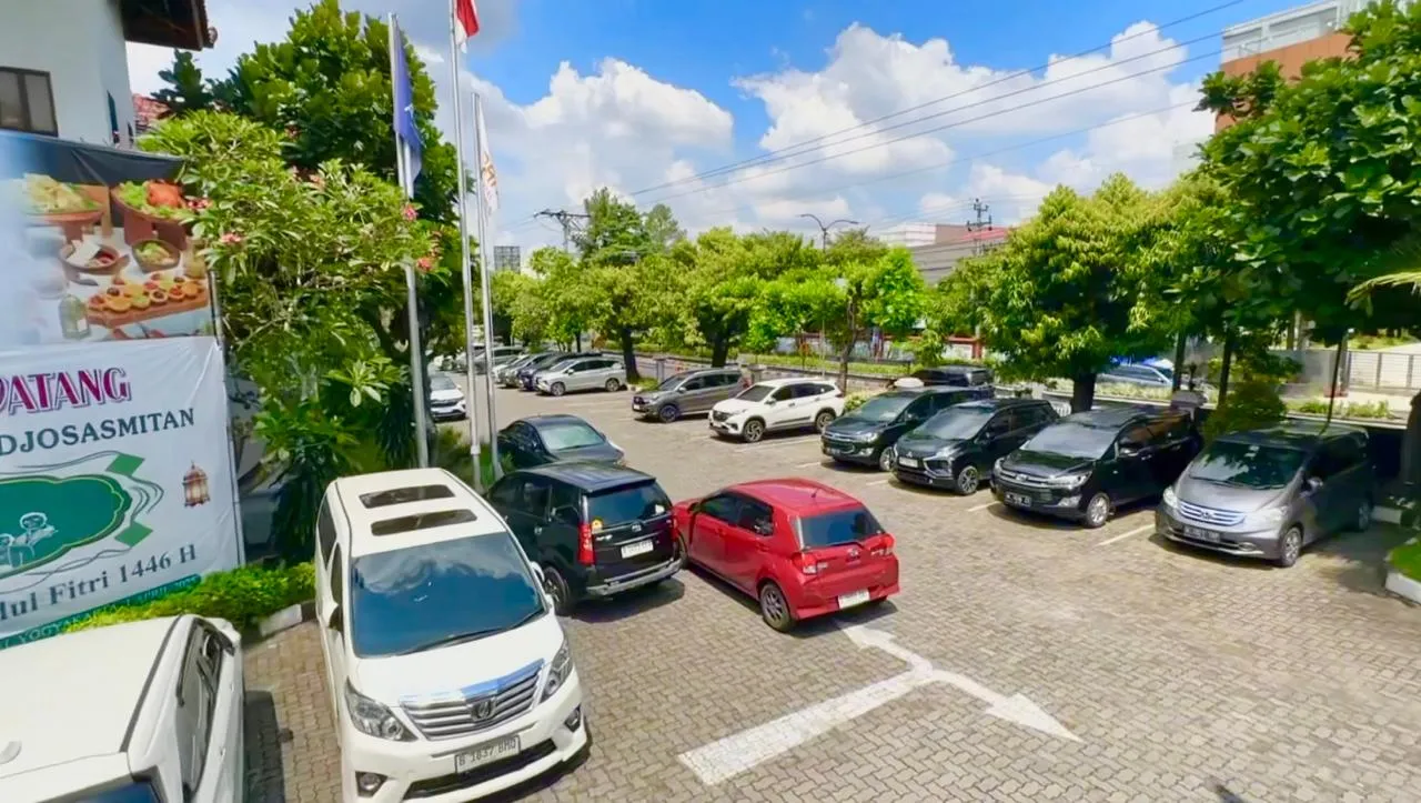 Parkir Lega & Aman: Kenyamanan Anda Prioritas Kami di Loman Park Hotel Yogyakarta